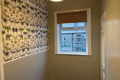 2 bedroom terraced house to rent, Hollington Street, Colne BB8