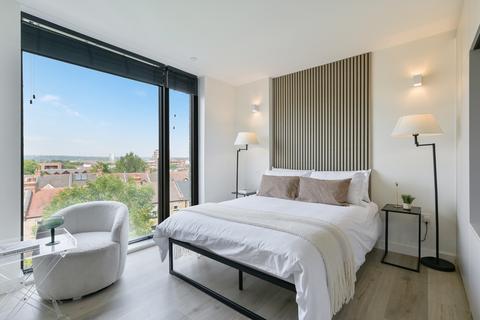 Studio to rent, Greenhill Way, Harrow HA1