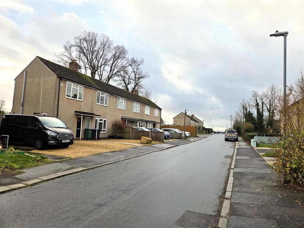 41 Heathfield - Street.jpg