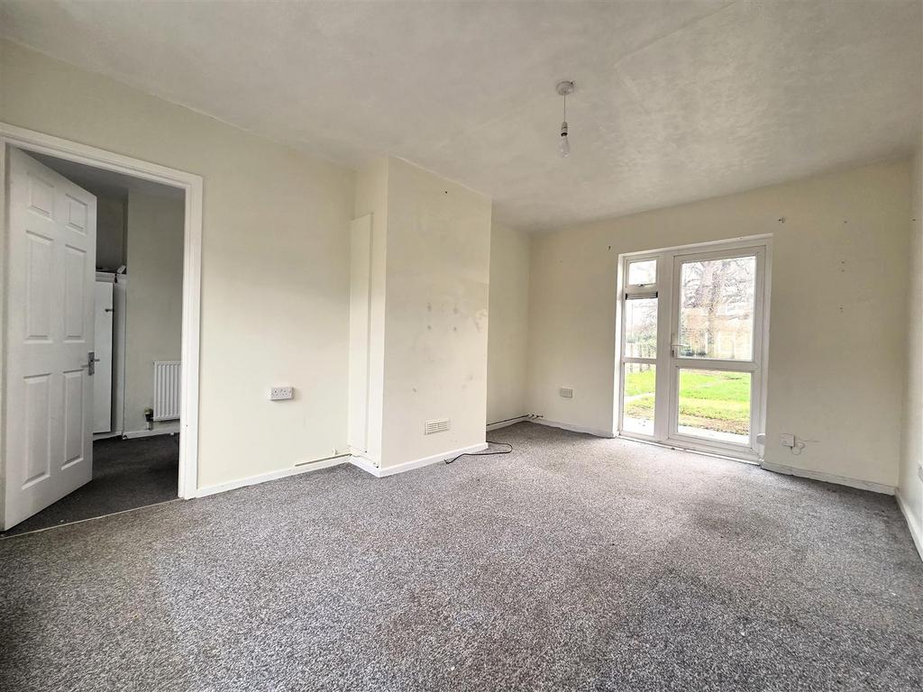 41 Heathfield - Lounge.jpg