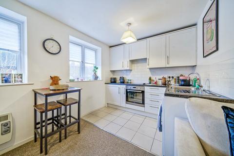 1 bedroom flat to rent, Pond Court, Guildford Road