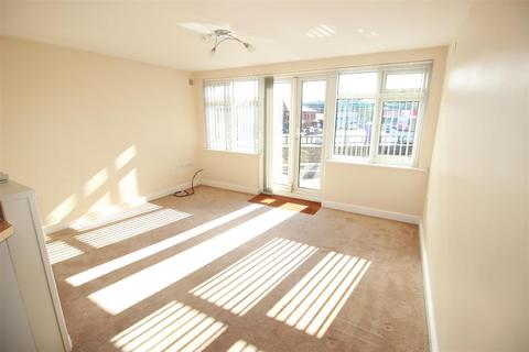 2 bedroom flat to rent, Oxford Road, Denham, Uxbridge