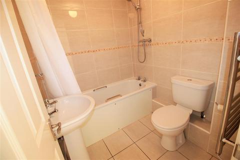 2 bedroom flat to rent, Oxford Road, Denham, Uxbridge