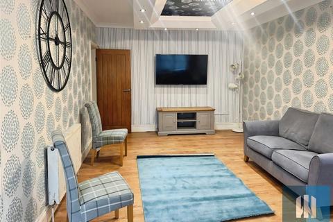 3 bedroom semi-detached house to rent, Cross Lane, Newsome, Huddersfield, HD4