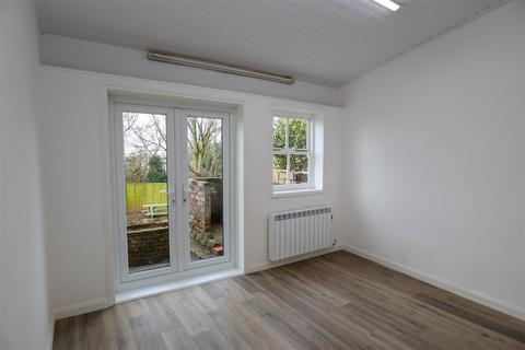 4 bedroom terraced house to rent, Vicarage Road, Hastings
