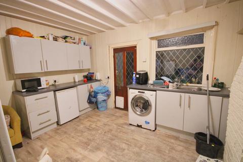 2 bedroom end of terrace house for sale, Wood Street, Kettering, NN16