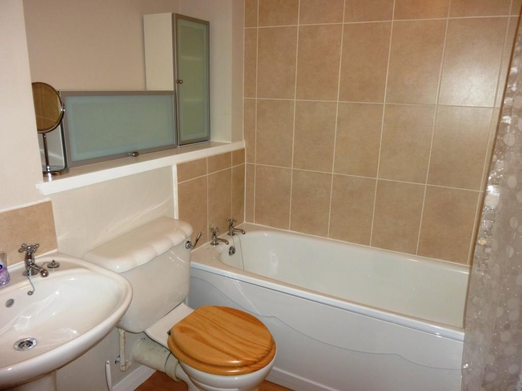 Elliot-Street-Bathroom