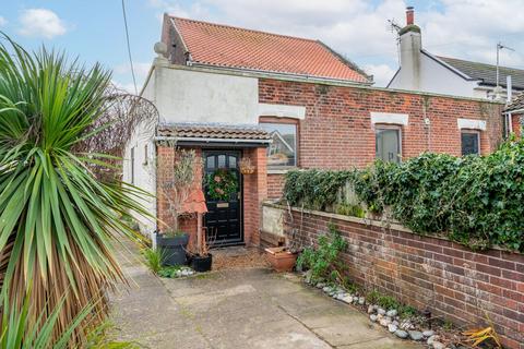 5 bedroom link detached house for sale, Beach Road, Caister-On-Sea
