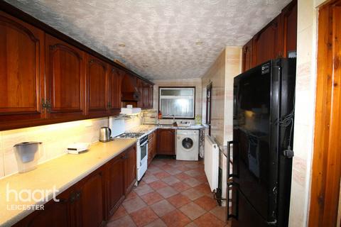 5 bedroom semi-detached house to rent, Evington Road, Leicester