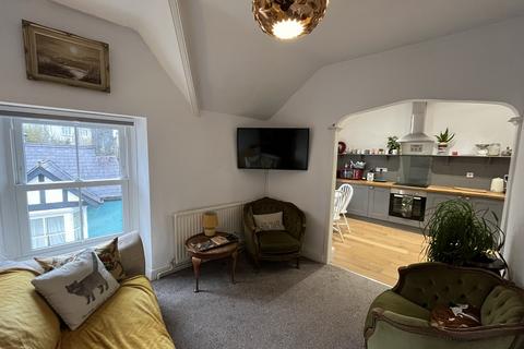2 bedroom flat for sale, Penrhiw 15 Carmarthen Street, Llandeilo, Carmarthenshire.