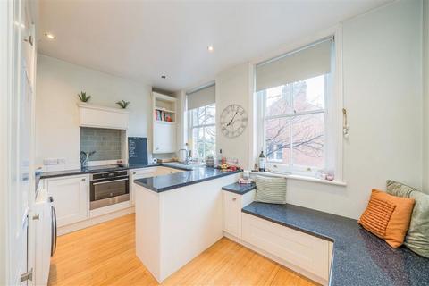 2 bedroom flat to rent, High Street, Teddington TW11