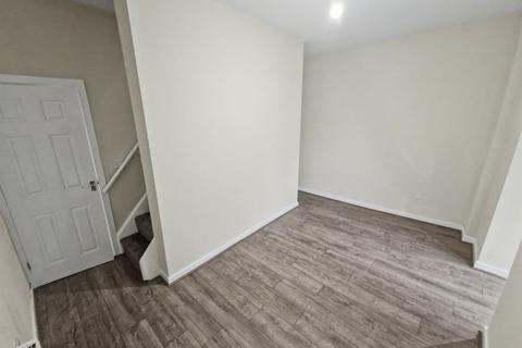 2 bedroom property to rent, Wood Street, Bury, BL8