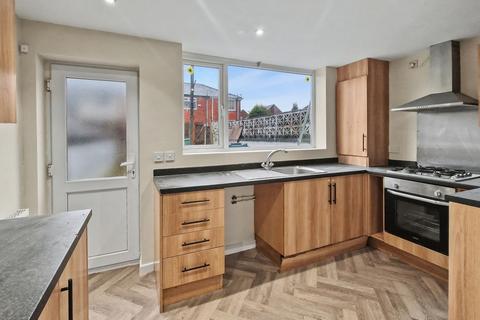 2 bedroom property to rent, Wood Street, Bury, BL8