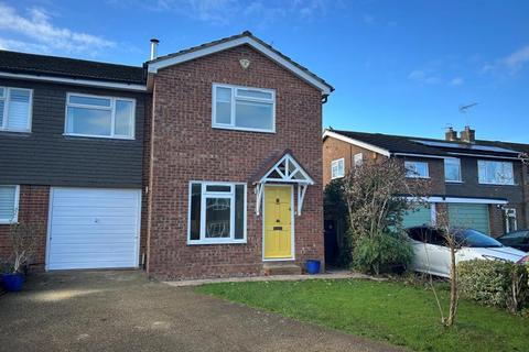 4 bedroom semi-detached house to rent, Springhaven Close, Guildford GU1