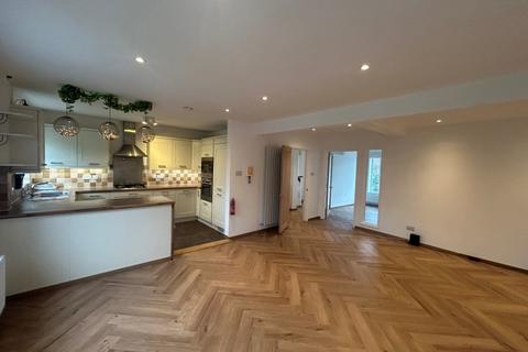 4 bedroom semi-detached house to rent, Springhaven Close, Guildford GU1