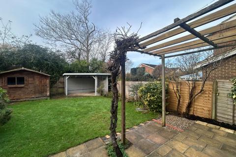 4 bedroom semi-detached house to rent, Springhaven Close, Guildford GU1