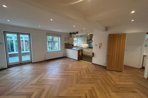 4 bedroom semi-detached house to rent, Springhaven Close, Guildford GU1