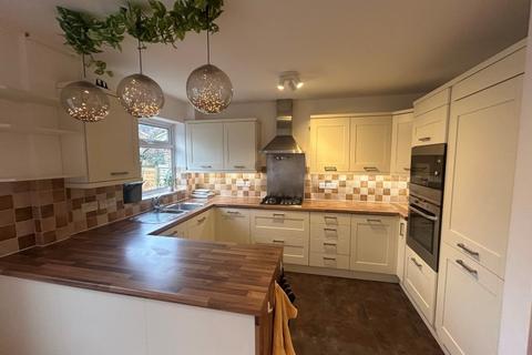 4 bedroom semi-detached house to rent, Springhaven Close, Guildford GU1
