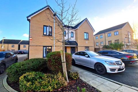 3 bedroom semi-detached house to rent, Reservoir Way, Hainault IG6 3FD