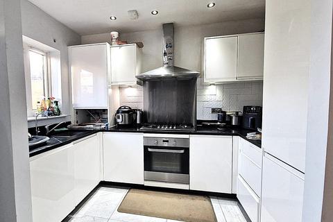 3 bedroom semi-detached house to rent, Reservoir Way, Hainault IG6 3FD