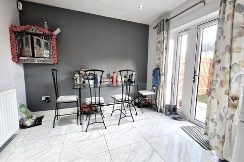 3 bedroom semi-detached house to rent, Reservoir Way, Hainault IG6 3FD
