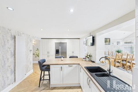4 bedroom house for sale, Burbage Avenue, Hull