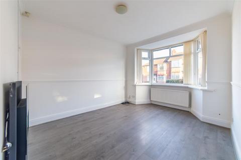 2 bedroom flat to rent, Silverhill Drive, West Denton
