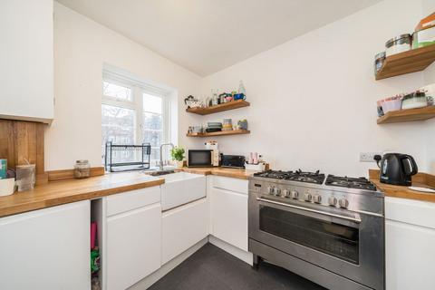 2 bedroom flat to rent, Streatham High Road, London SW16