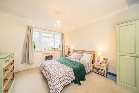 2 bedroom flat to rent, Streatham High Road, London SW16