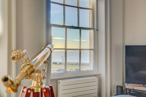 3 bedroom flat for sale, Lansdowne Place, Hove, BN3