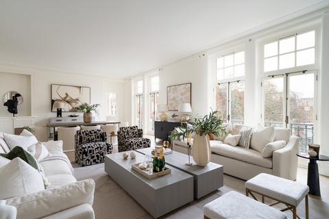 4 bedroom flat for sale, South Street, London, W1K 2
