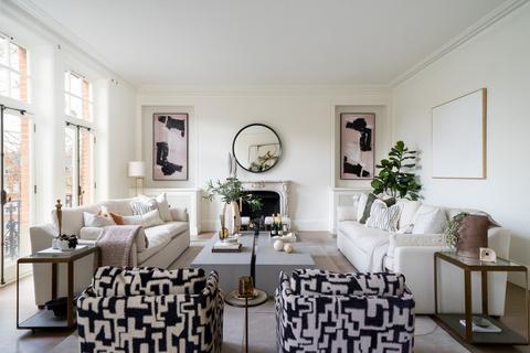 4 bedroom flat for sale, South Street, London, W1K 2