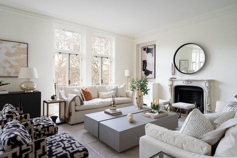 4 bedroom flat for sale, South Street, London, W1K 2