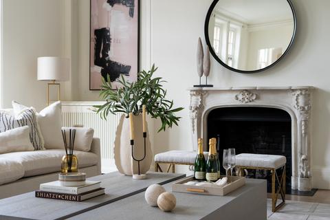 4 bedroom flat for sale, South Street, London, W1K 2