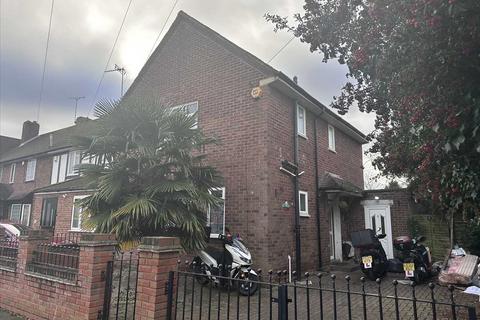 4 bedroom semi-detached house to rent, White Butts Road, Ruislip