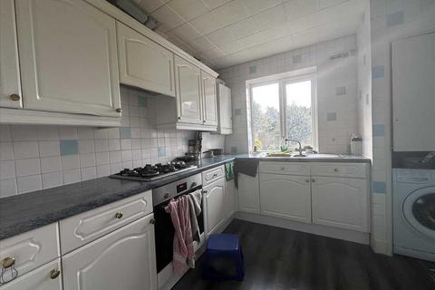 4 bedroom semi-detached house to rent, White Butts Road, Ruislip