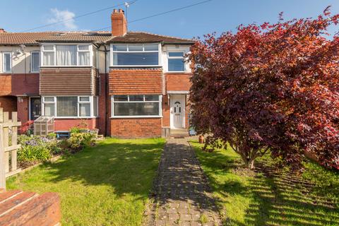 3 bedroom end of terrace house to rent, Henconner Gardens, Leeds LS7