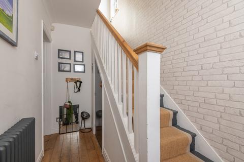3 bedroom end of terrace house to rent, Henconner Gardens, Leeds LS7