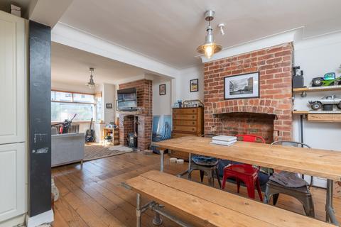 3 bedroom end of terrace house to rent, Henconner Gardens, Leeds LS7