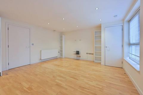 2 bedroom flat to rent, Attenborough Court, WD19, Bushey, Watford, WD19