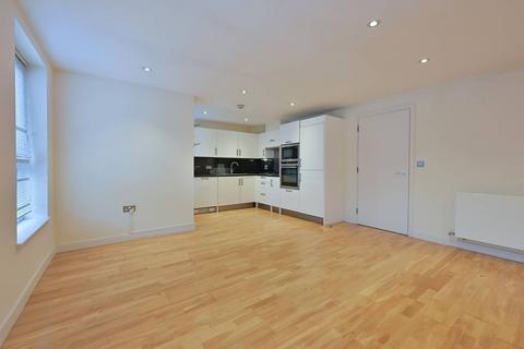 2 bedroom flat to rent, Attenborough Court, WD19, Bushey, Watford, WD19