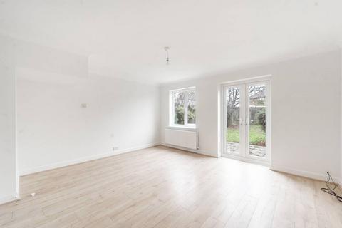 3 bedroom end of terrace house for sale, Oakcroft Close, Pinner, HA5