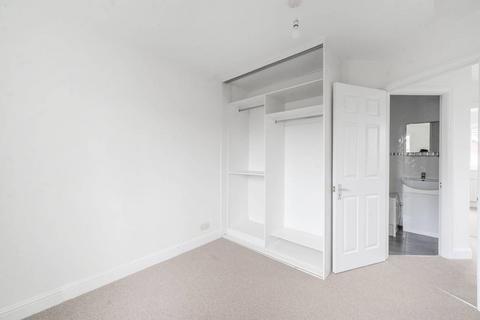 3 bedroom end of terrace house for sale, Oakcroft Close, Pinner, HA5