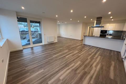3 bedroom ground floor flat to rent, Cornforth Lane, Mill Hill