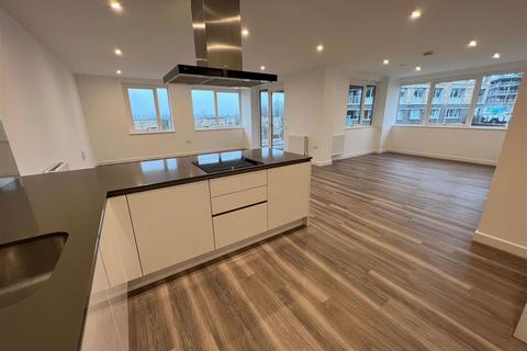 3 bedroom ground floor flat to rent, Cornforth Lane, Mill Hill