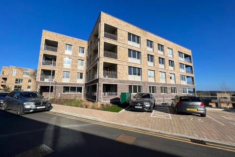 3 bedroom flat to rent, Cornforth Lane, Mill Hill
