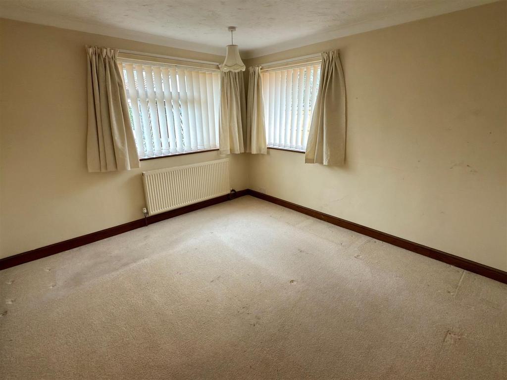 LIVING ROOM.jpg