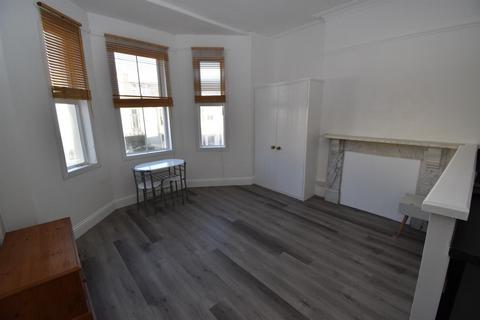 Studio to rent, C8, Milverton Hill, Leamington Spa