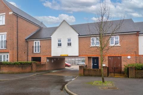 2 bedroom flat for sale, Field Oaks Way, Merstham, RH1