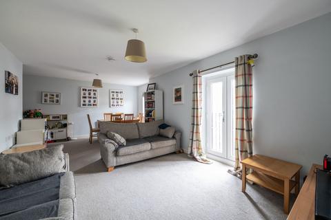 2 bedroom flat for sale, Field Oaks Way, Merstham, RH1